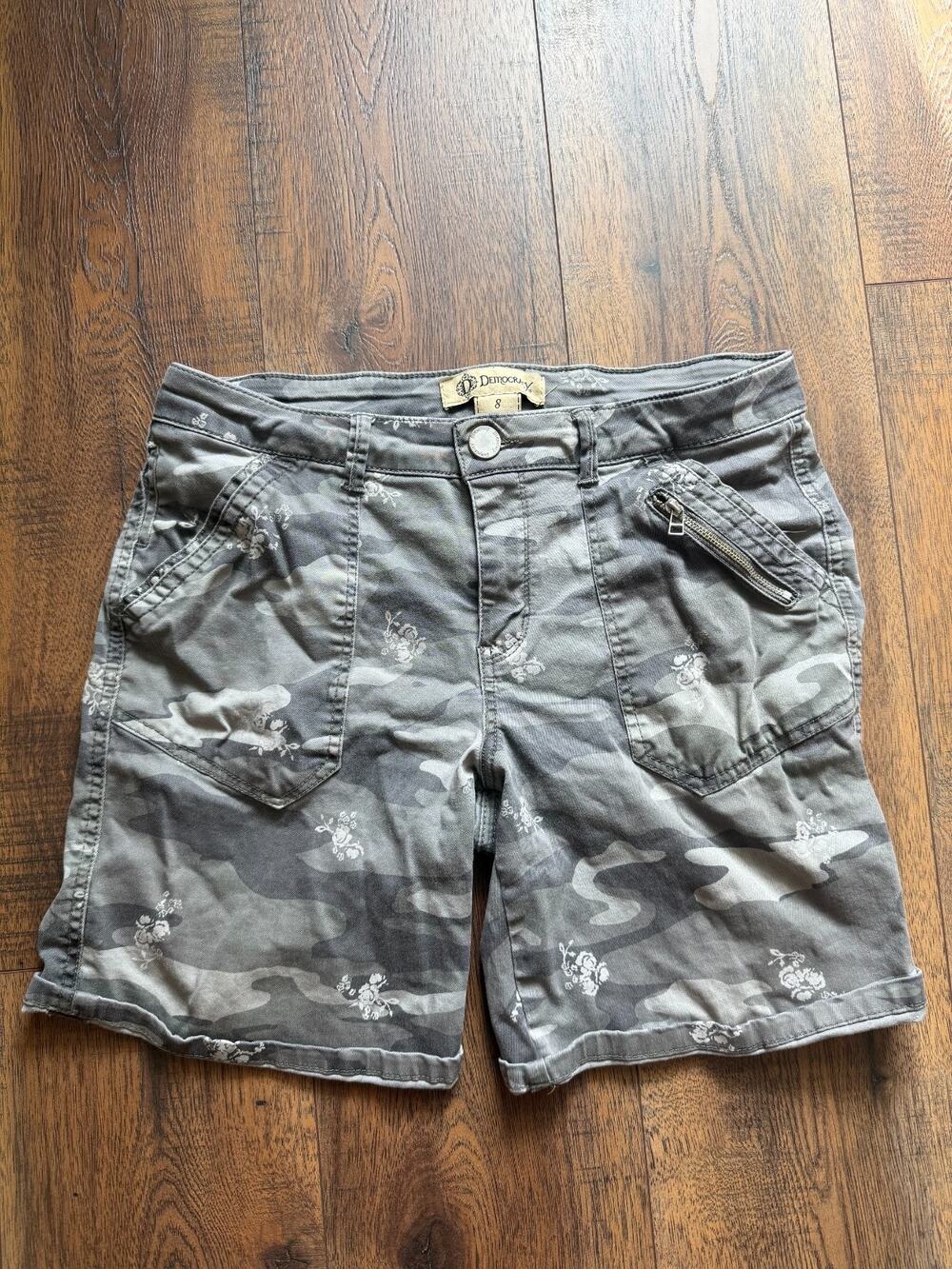 Gray Camo Floral Utility Streetwear Democracy Bermuda Shorts Size 8